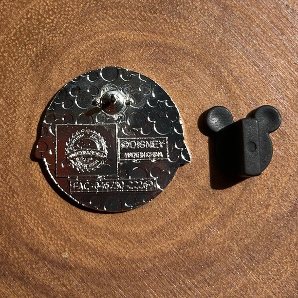 Disney Parks Pin Emperor's New Groove Yzma & Kuzco 2 Trading Pins Set - Picture 7 of 7